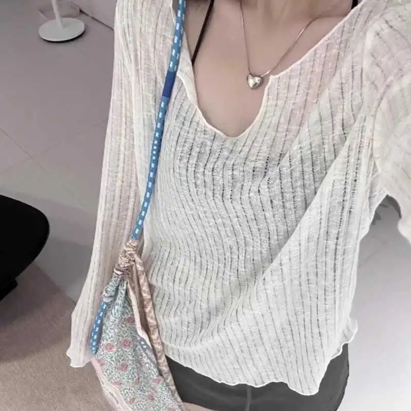 小V领罩衫女春装新款微透视性感辣妹长袖T
