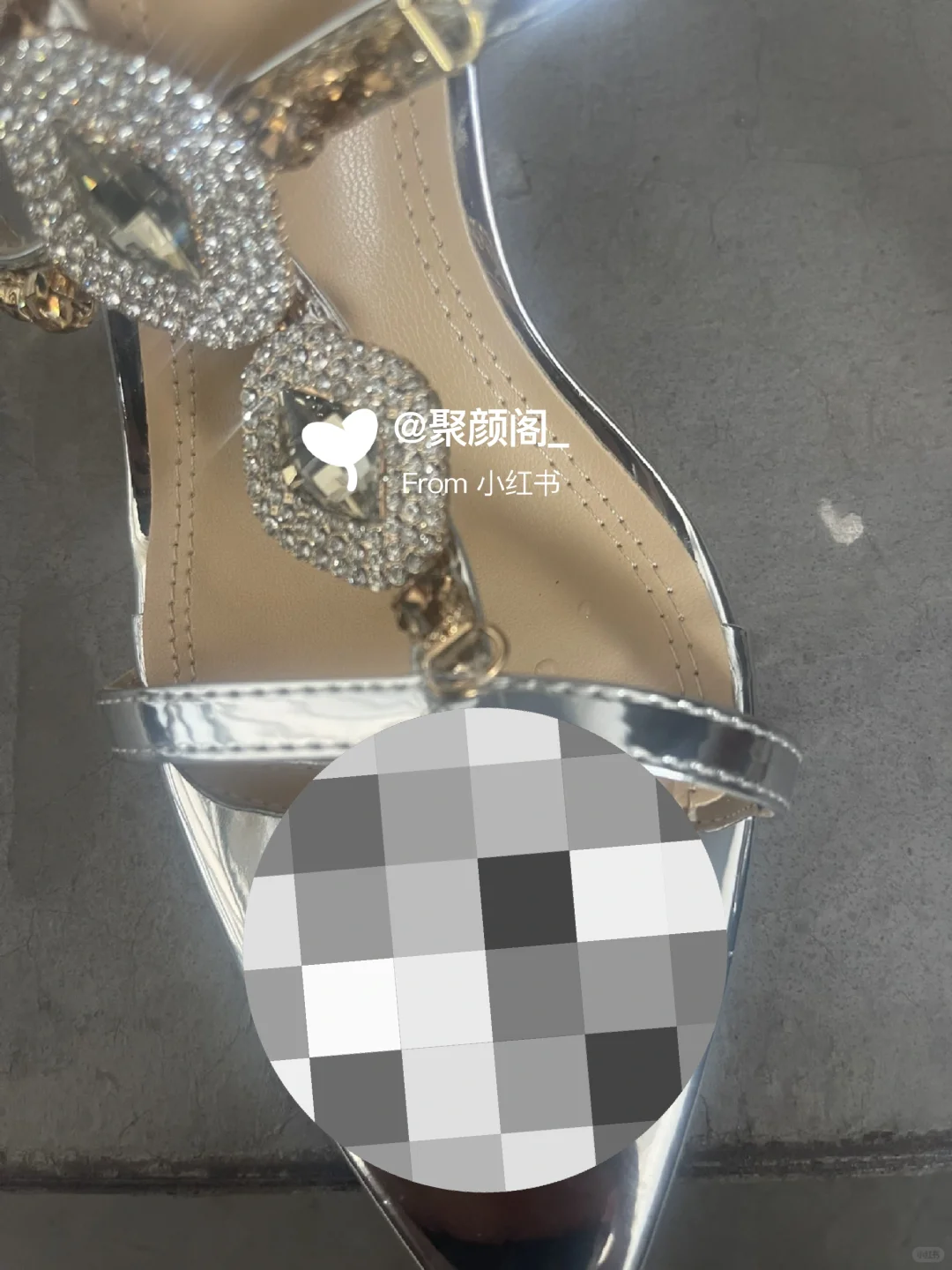 啊 我的女邻居怎么把鞋放楼梯上了