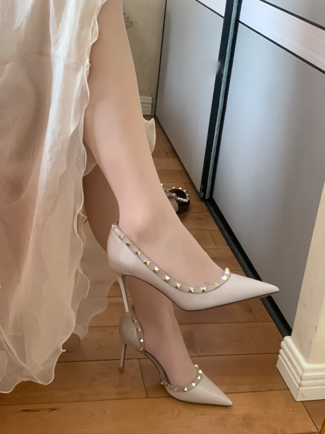 铆钉裸色高跟鞋👠yyds！