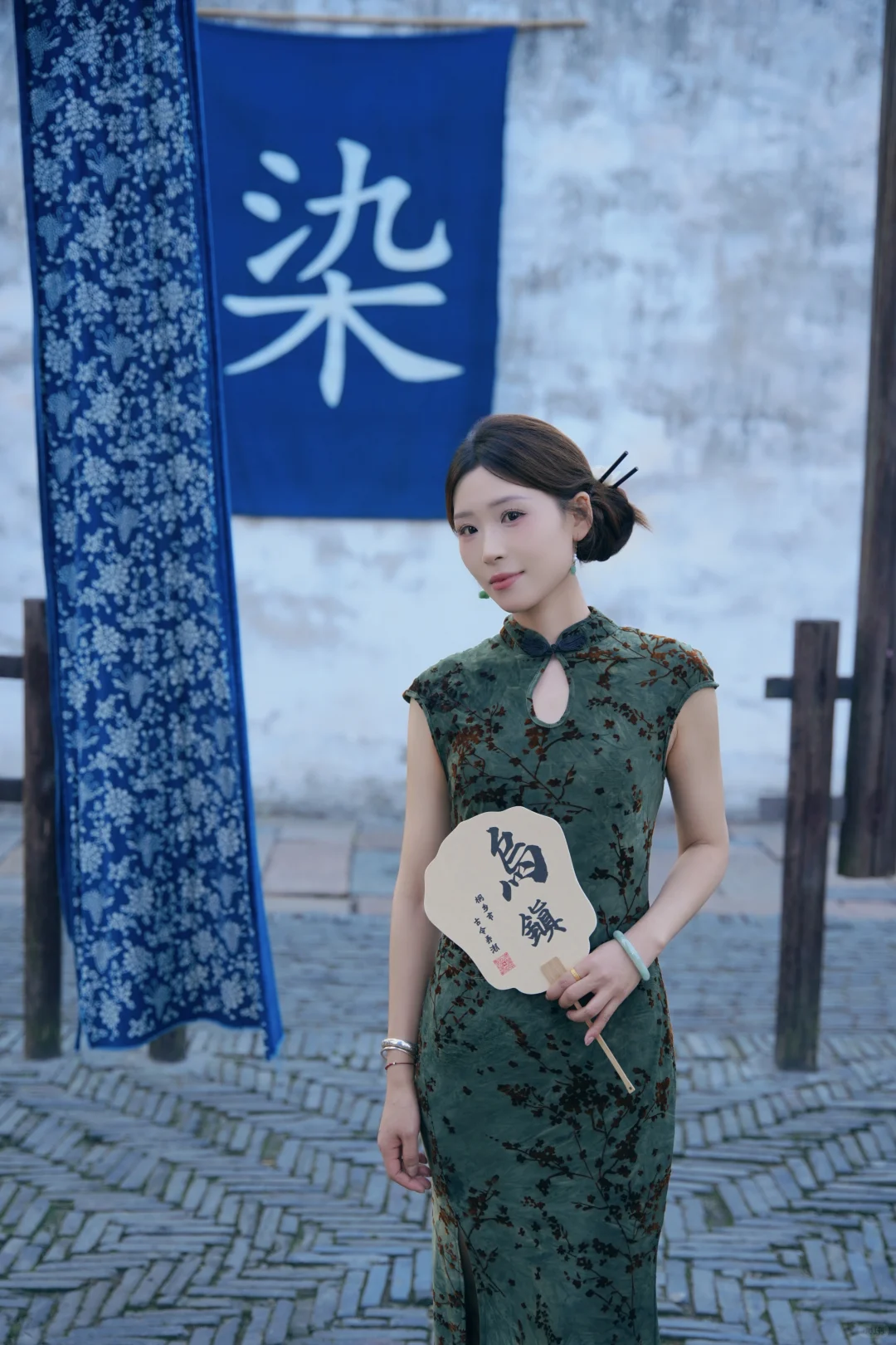 来乌镇感受旗袍美（乌镇旅游摄影）