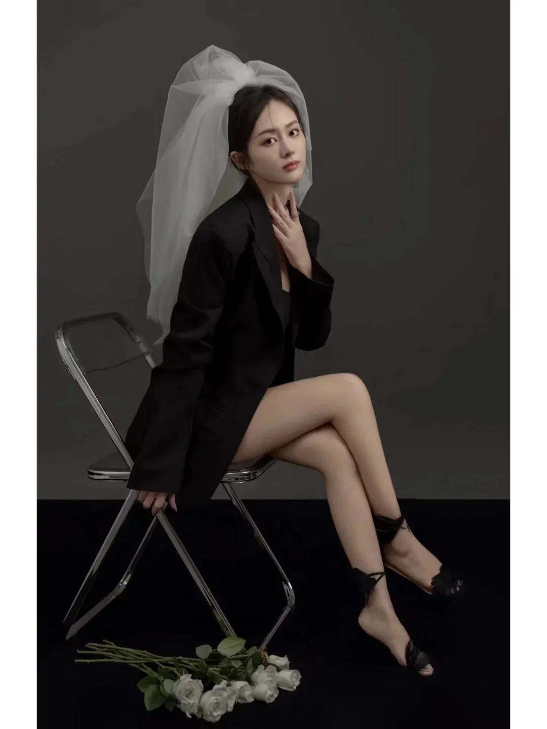 少女必拍·黑色西装头纱写真🖤又酷又性感