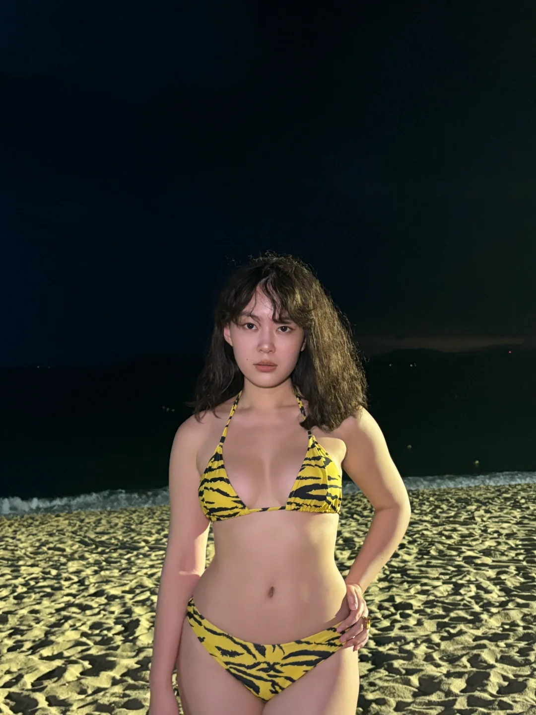 夜里看海发现沙滩快关了