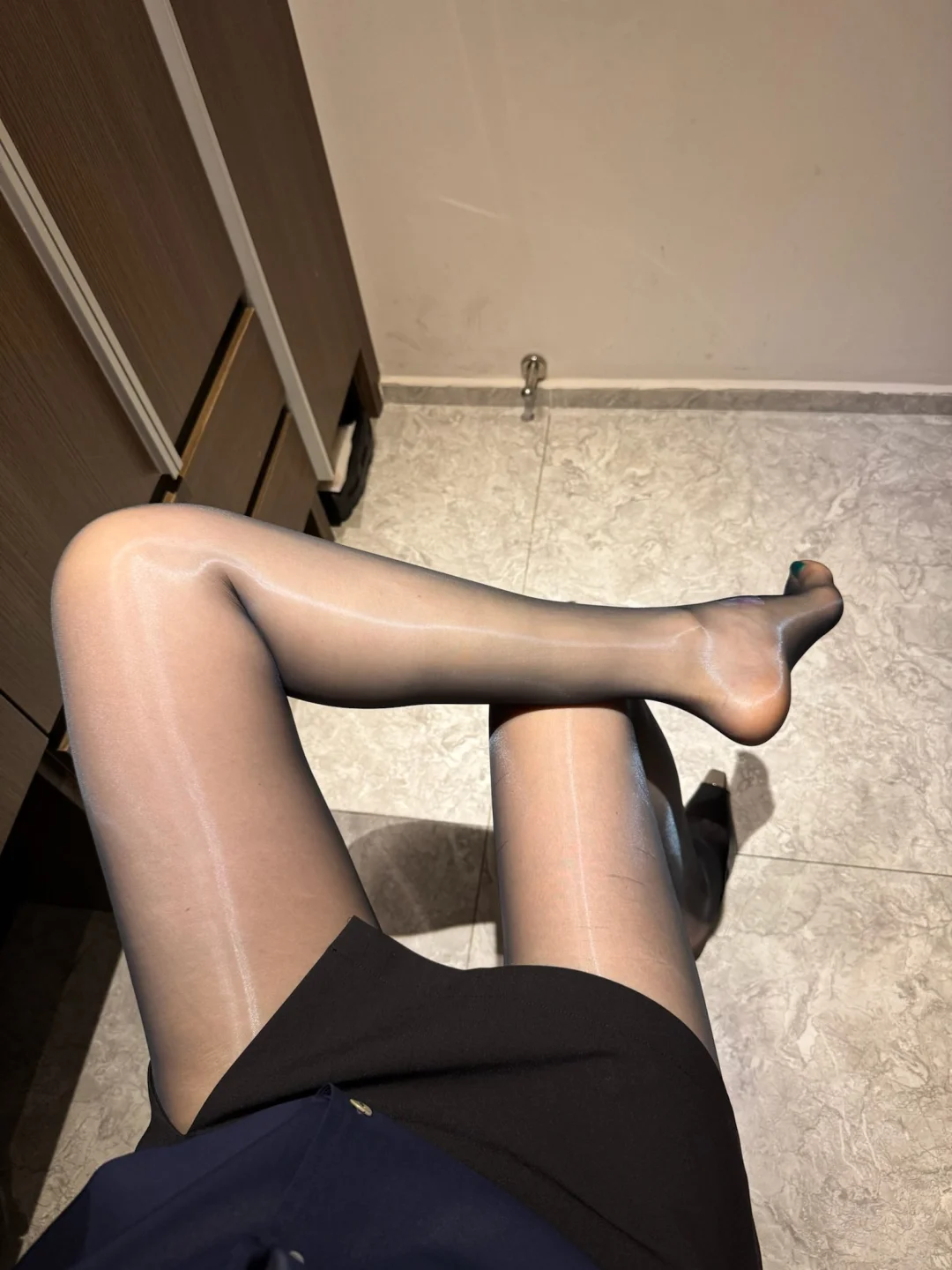 这双高光油亮袜真的美到失语！