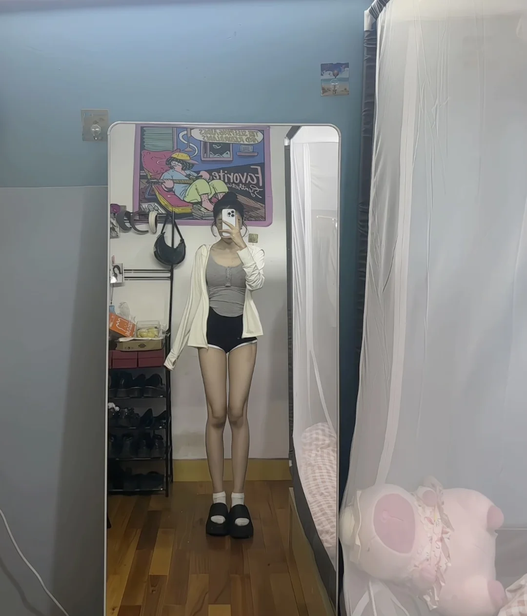 姐妹们配拖鞋还是高跟鞋更修饰腿型啊
