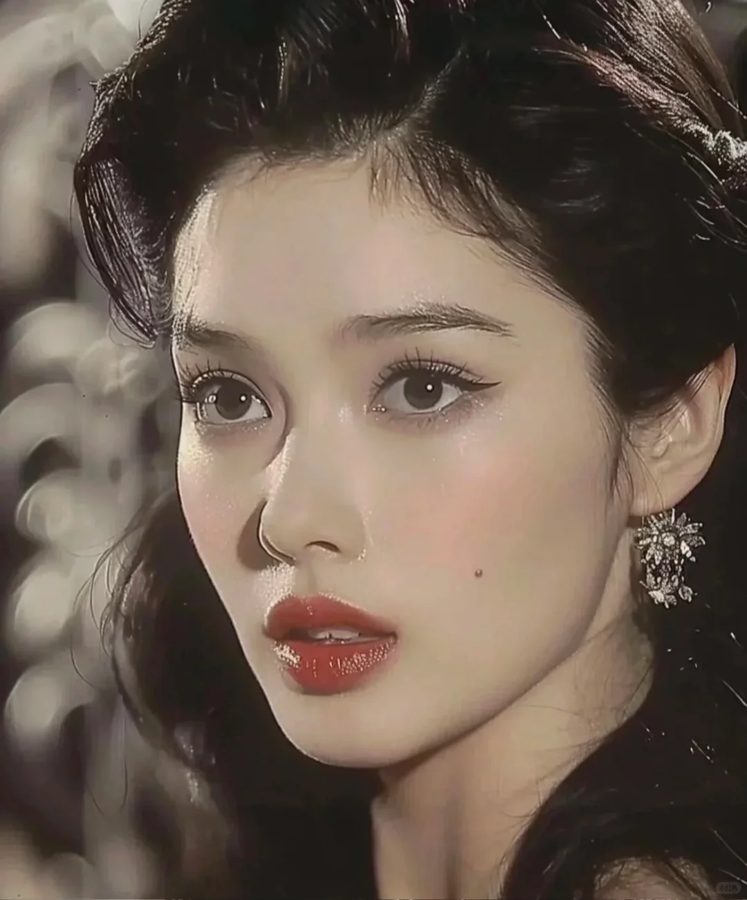 想知道这个美女是谁