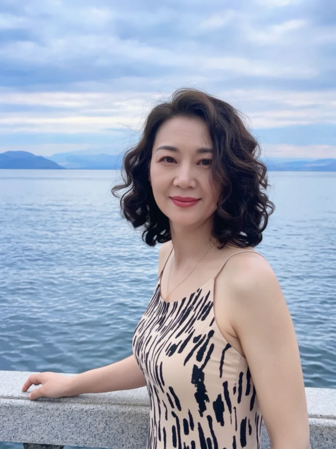 54岁，气质好才是真的美