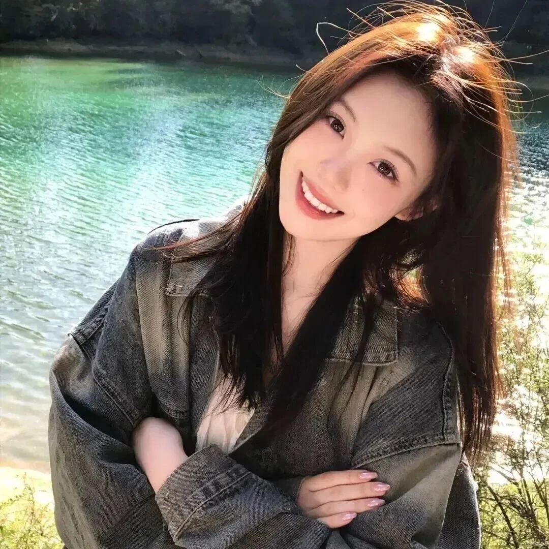 9.6 𝙒𝙚𝘾𝙝𝙖𝙩女生头像