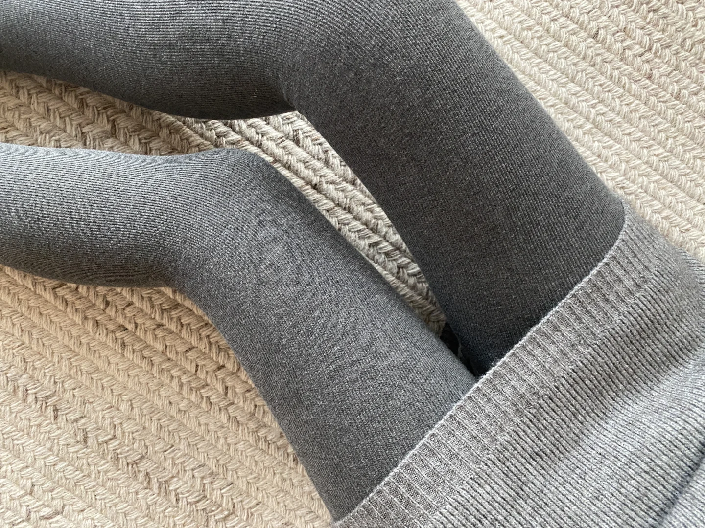 秋天🍁灰色系列的连裤袜穿上也太美了吧！