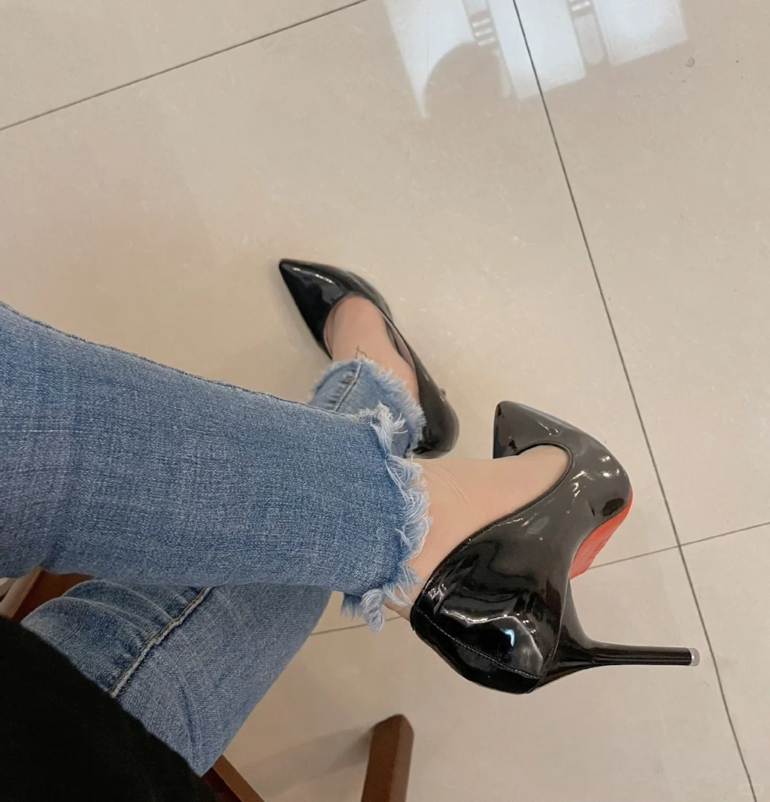 牛仔裤搭配黑高跟，这样风格有人穿吗