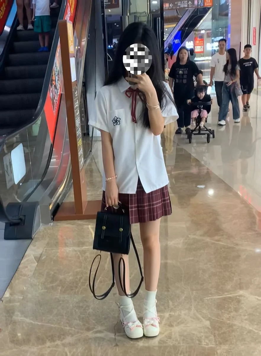 不穿Lo也能日常出街，配白袜就是纯欲天花板~