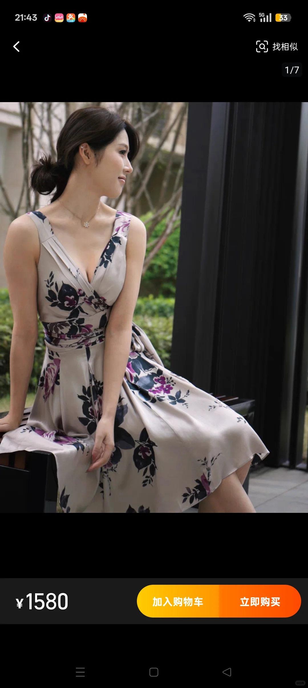 怎么感觉现在很少见到有人穿类似这样的裙子