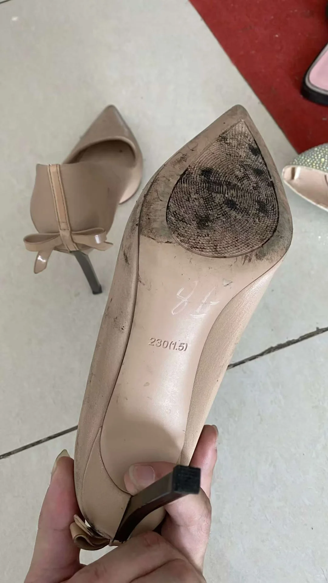 邻居的鞋子好脏