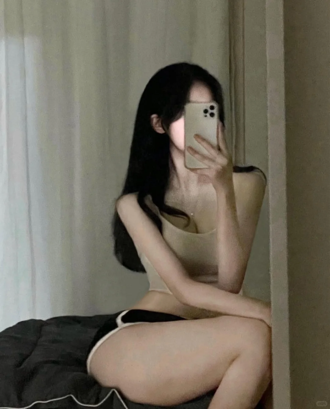 你在盯着哪里看呐？