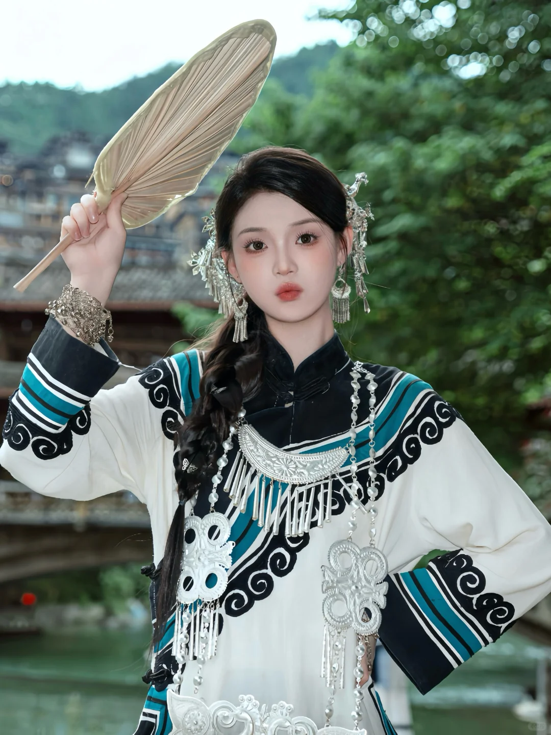 和我交换一张彝族写真照片吧