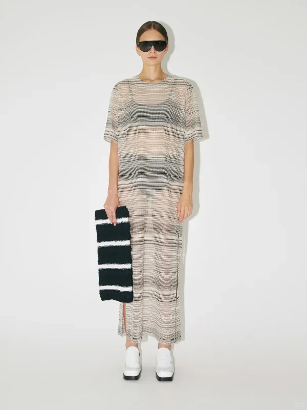 超显瘦的条纹透视连衣裙来啦！✨