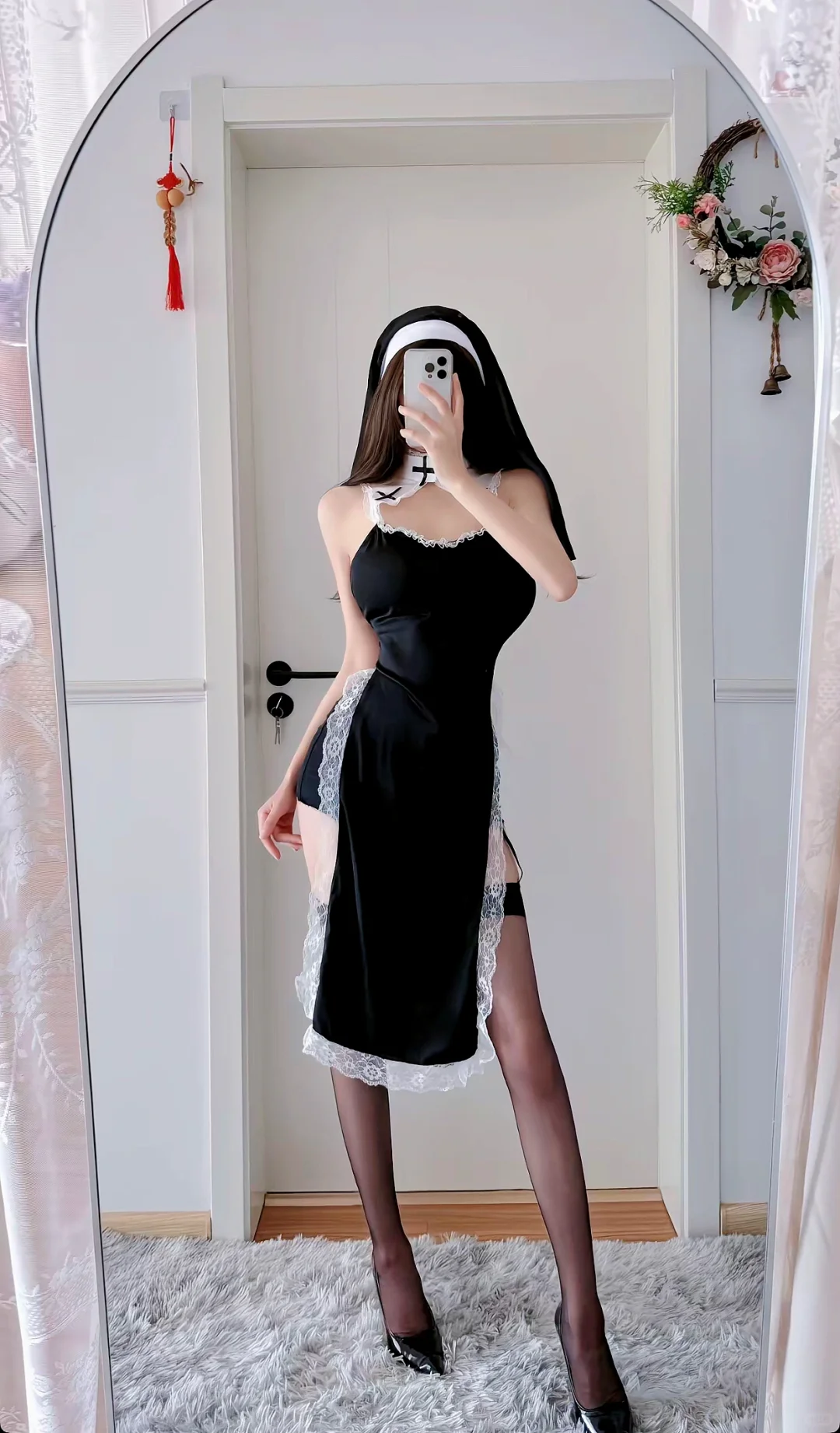 谁懂！修女战袍一穿，纯欲又欲的反差感拉满