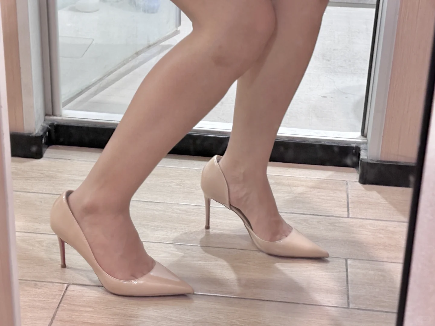 穿高跟鞋中间为什么是空的