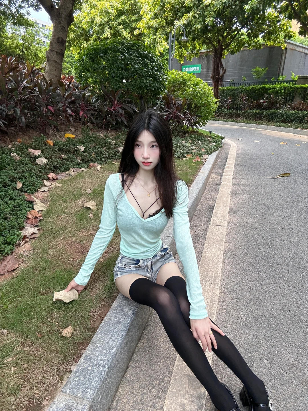 你的电子老婆上传了4张自拍