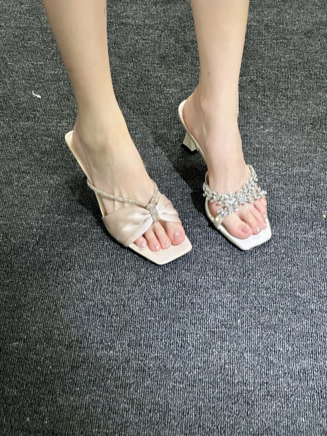 跟风买的，闺蜜们留左边还是右边啊？！