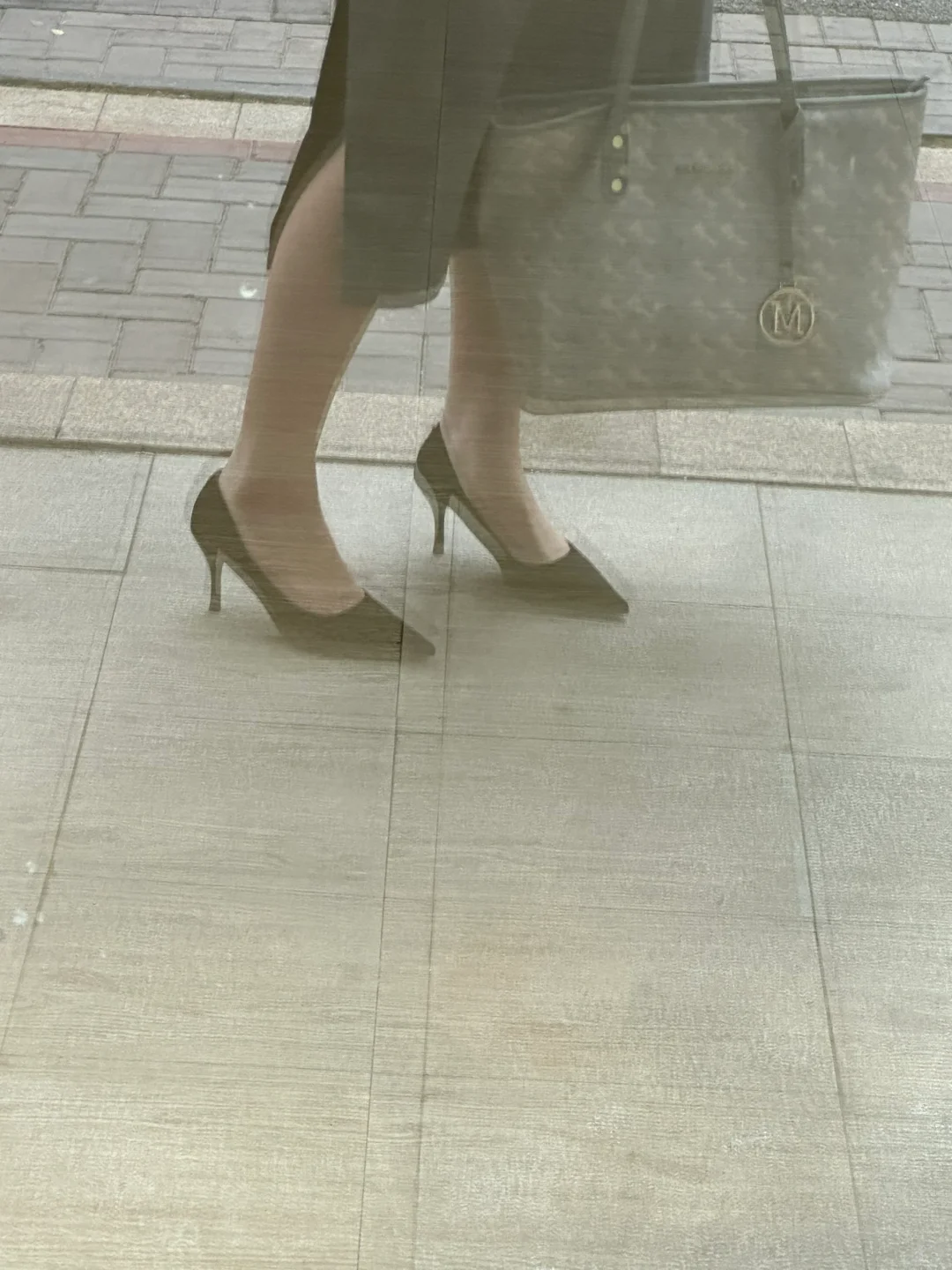 穿这个去面试学校礼仪队可以吗