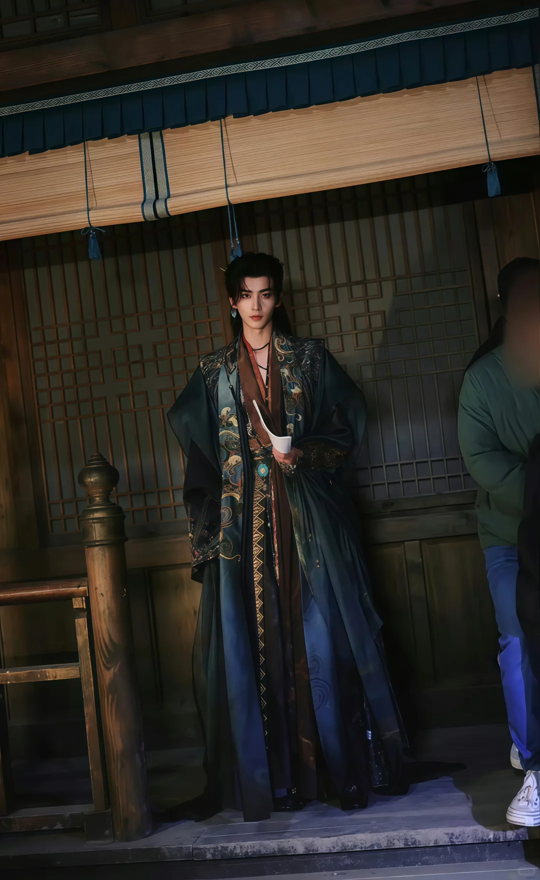 李一桐新剧路透，华丽的服饰，妆容太美啦！