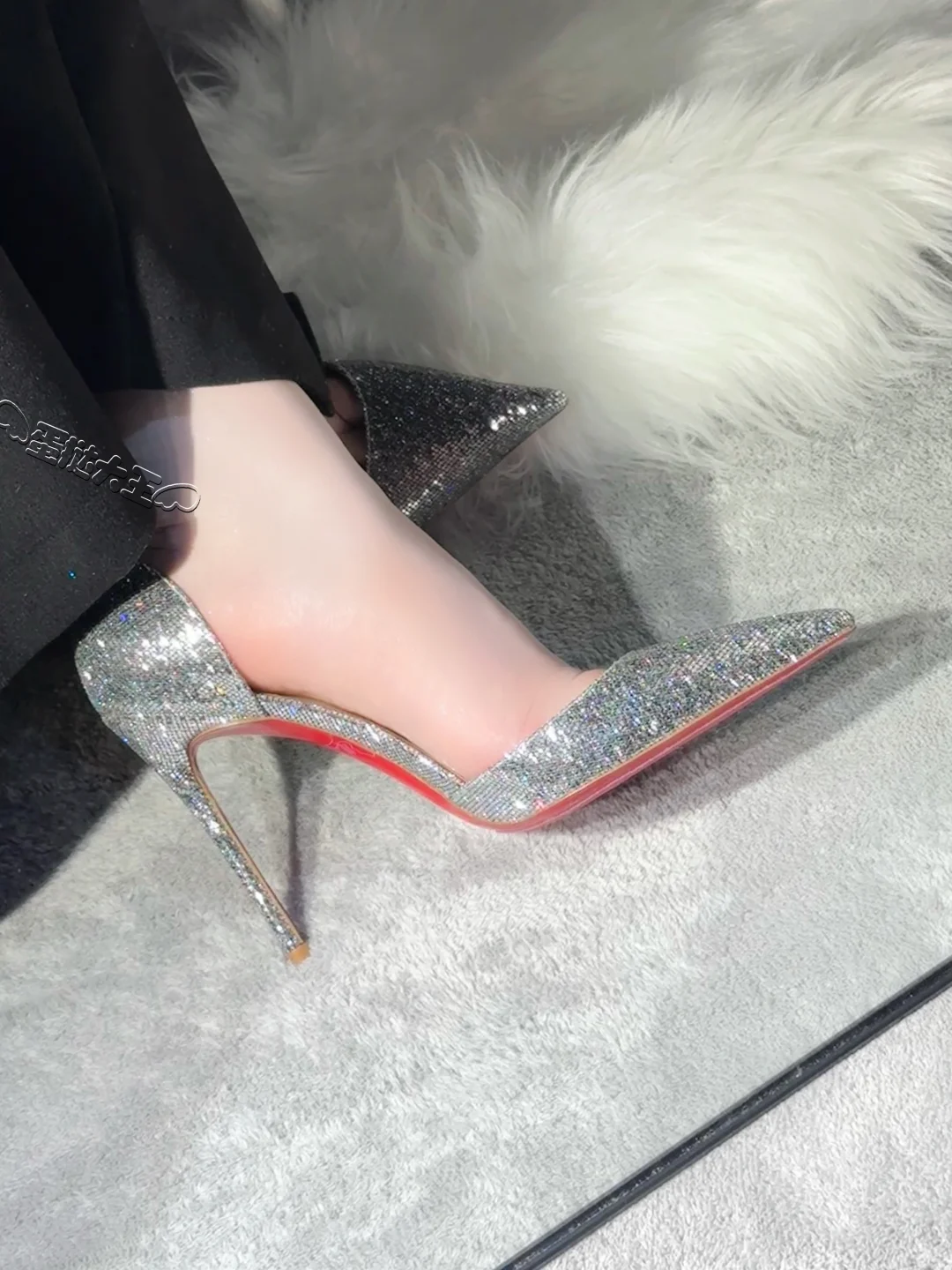 带着美人鱼鳞片的银色高跟～闪到心颤！！！
