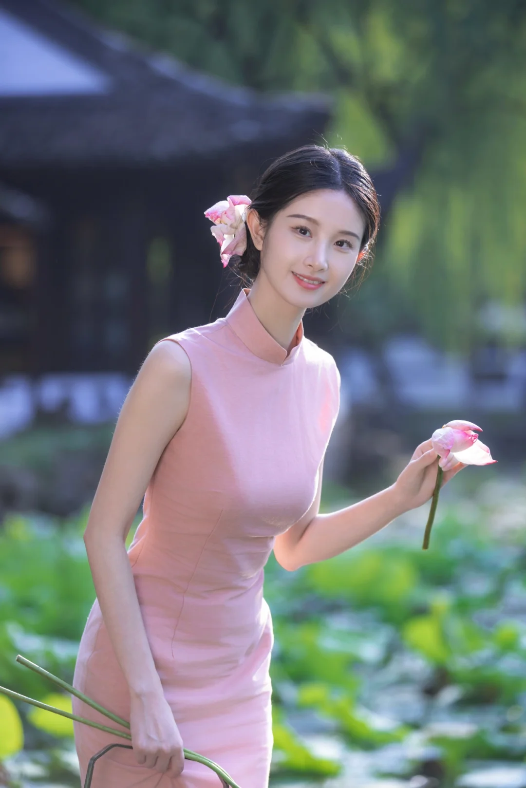 “她似是一朵盈盈的芙蕖”