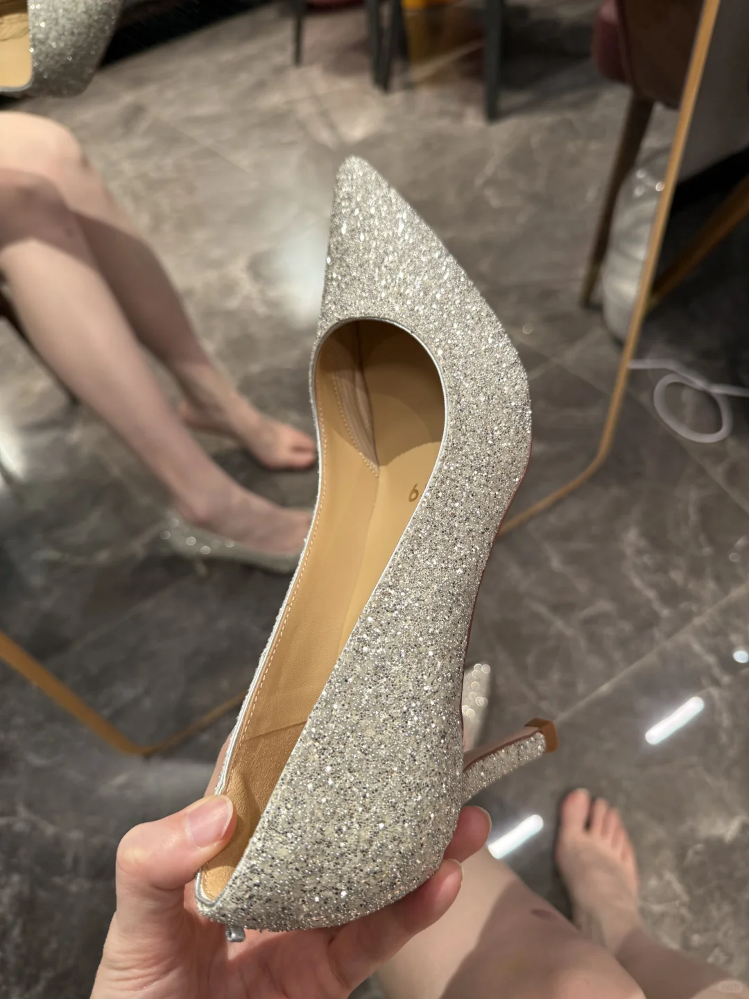 闪闪发光的高跟鞋～