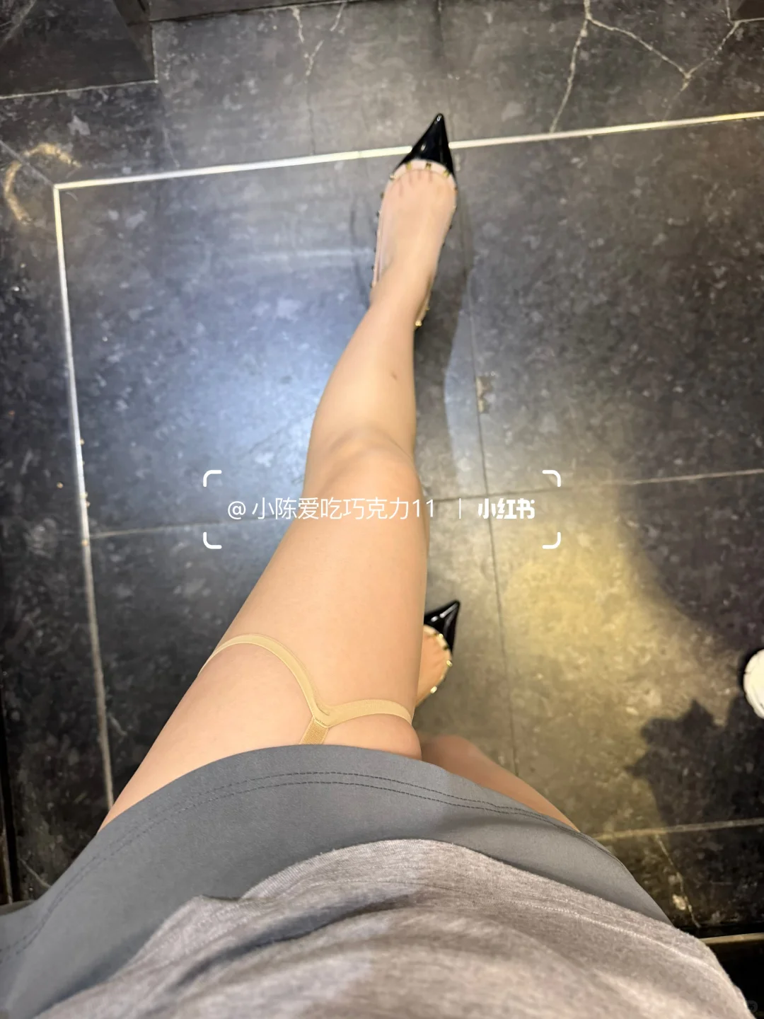 都说了！ 十一约会得穿吊带袜！！肉丝黑丝都有