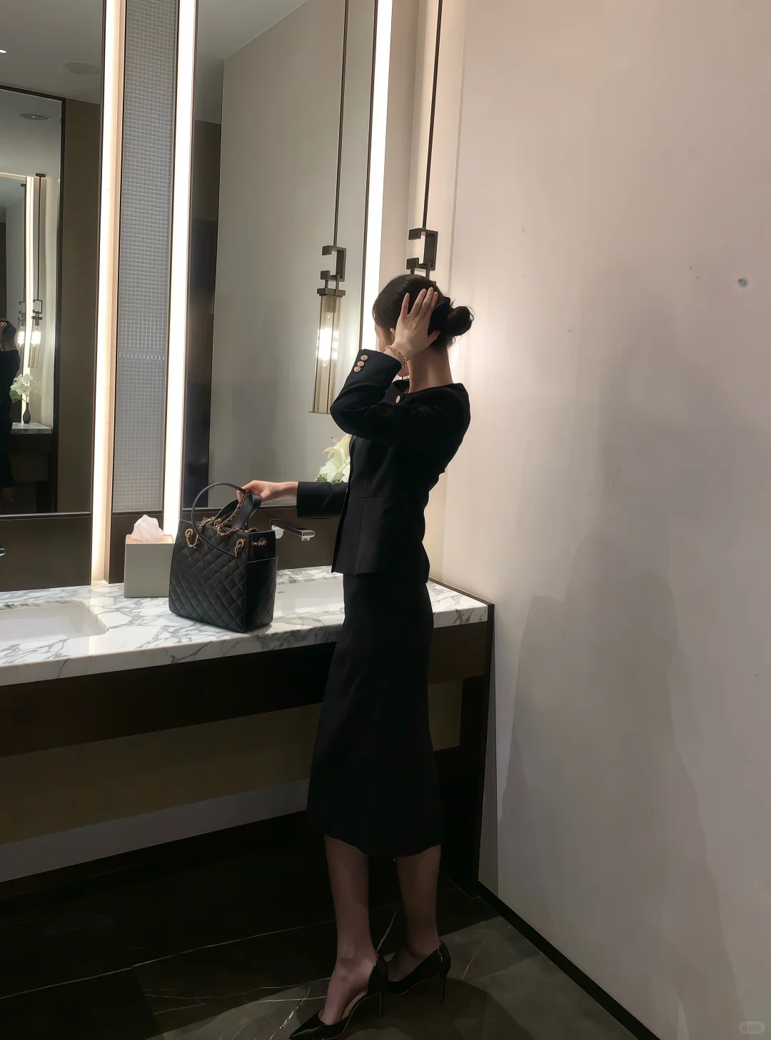 你怎么穿黑色的