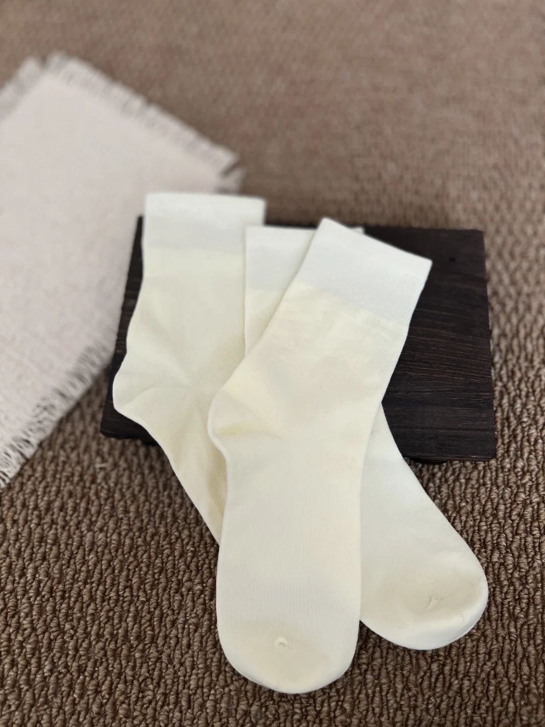 镂空花花小白袜也太好看了吧🧦