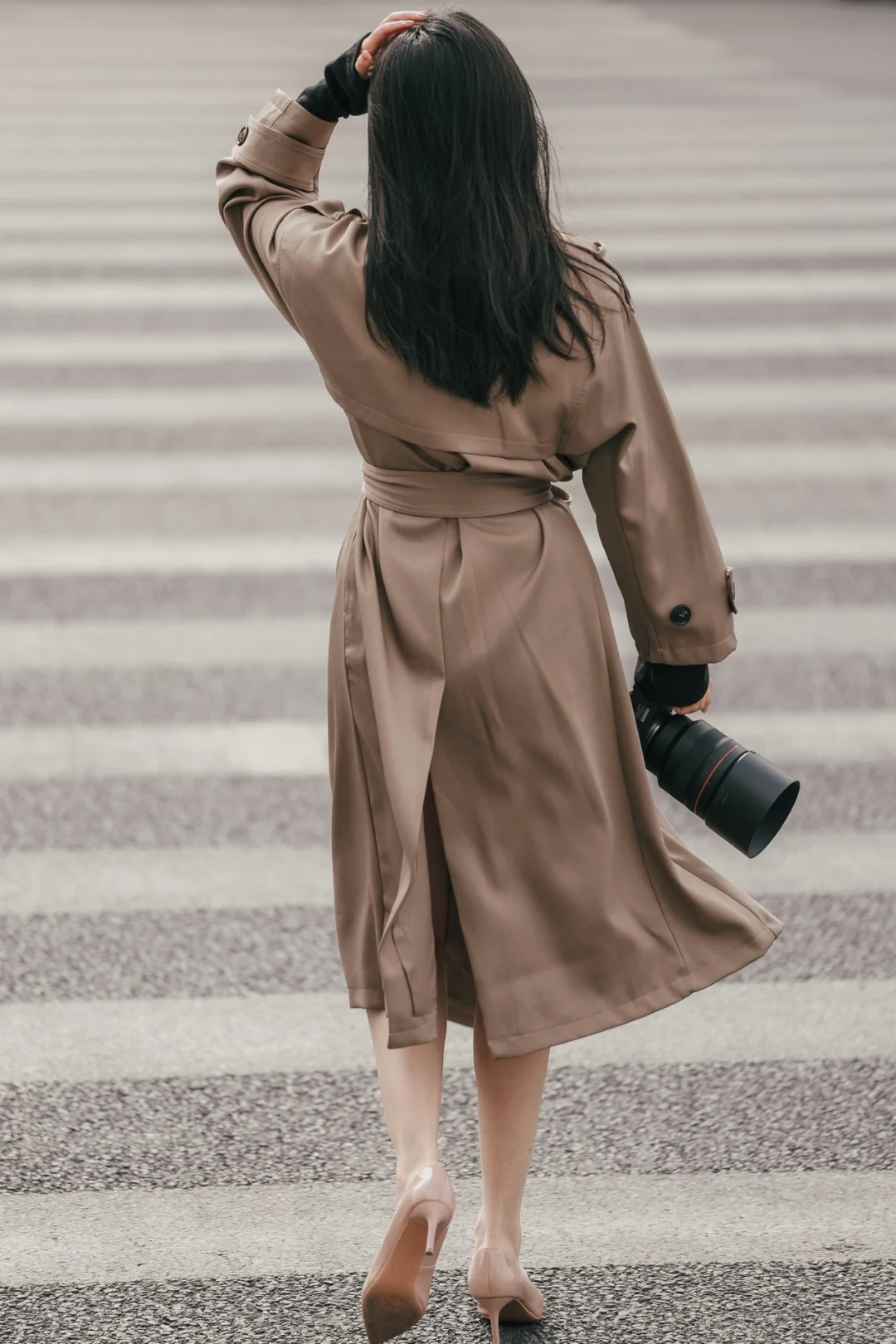 穿高跟鞋的女摄影师也想被记录…………………………