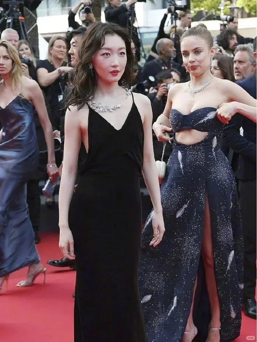 不是，原来周冬雨路人镜头长这样？！