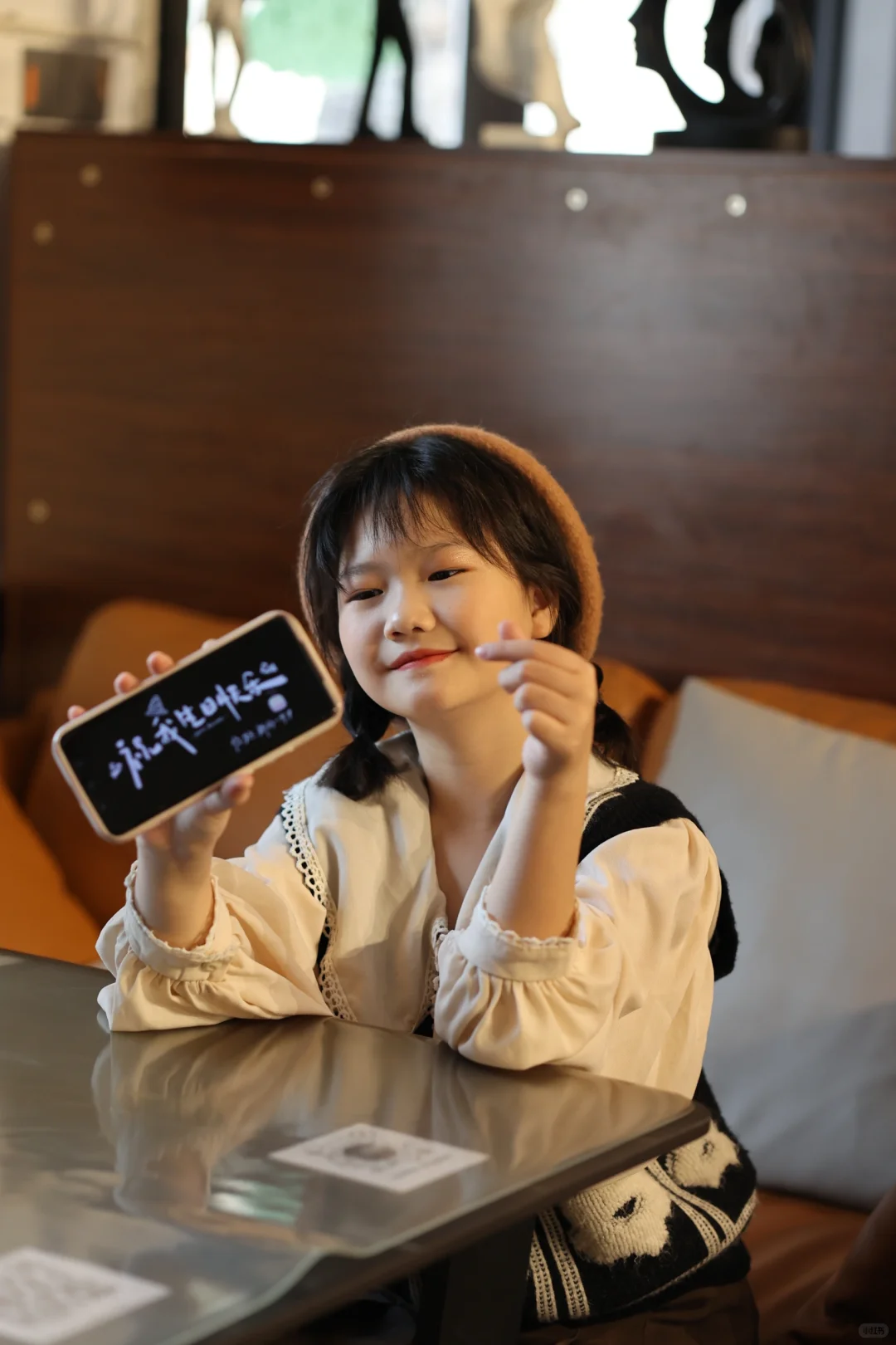 儿童摄影｜冬日咖啡店氛围感生日写真