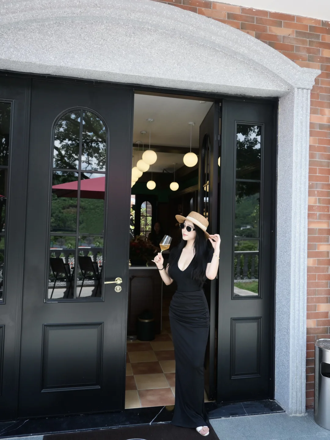 女人一身黑 走哪都OK🖤