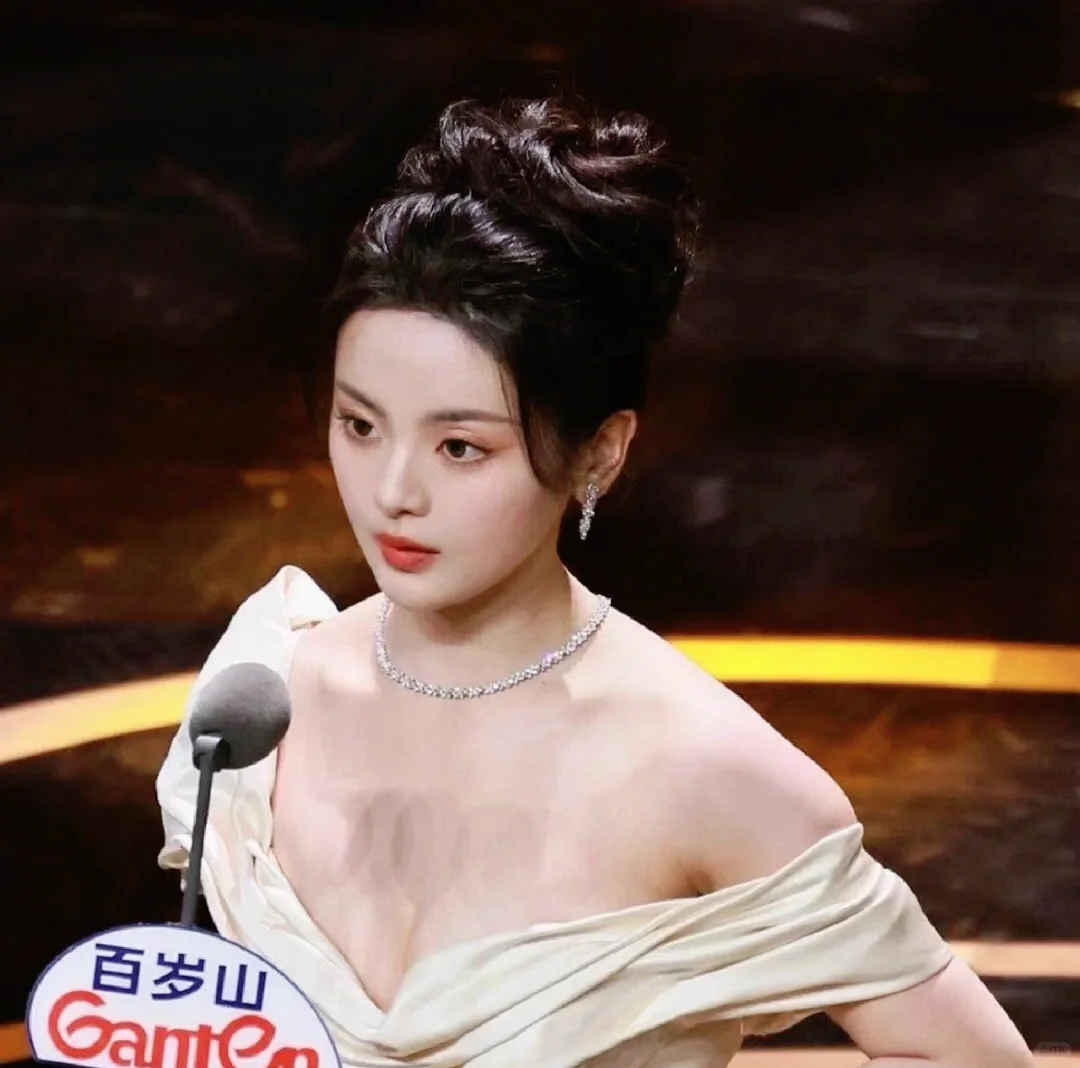 杨超越这身材是真好看啊