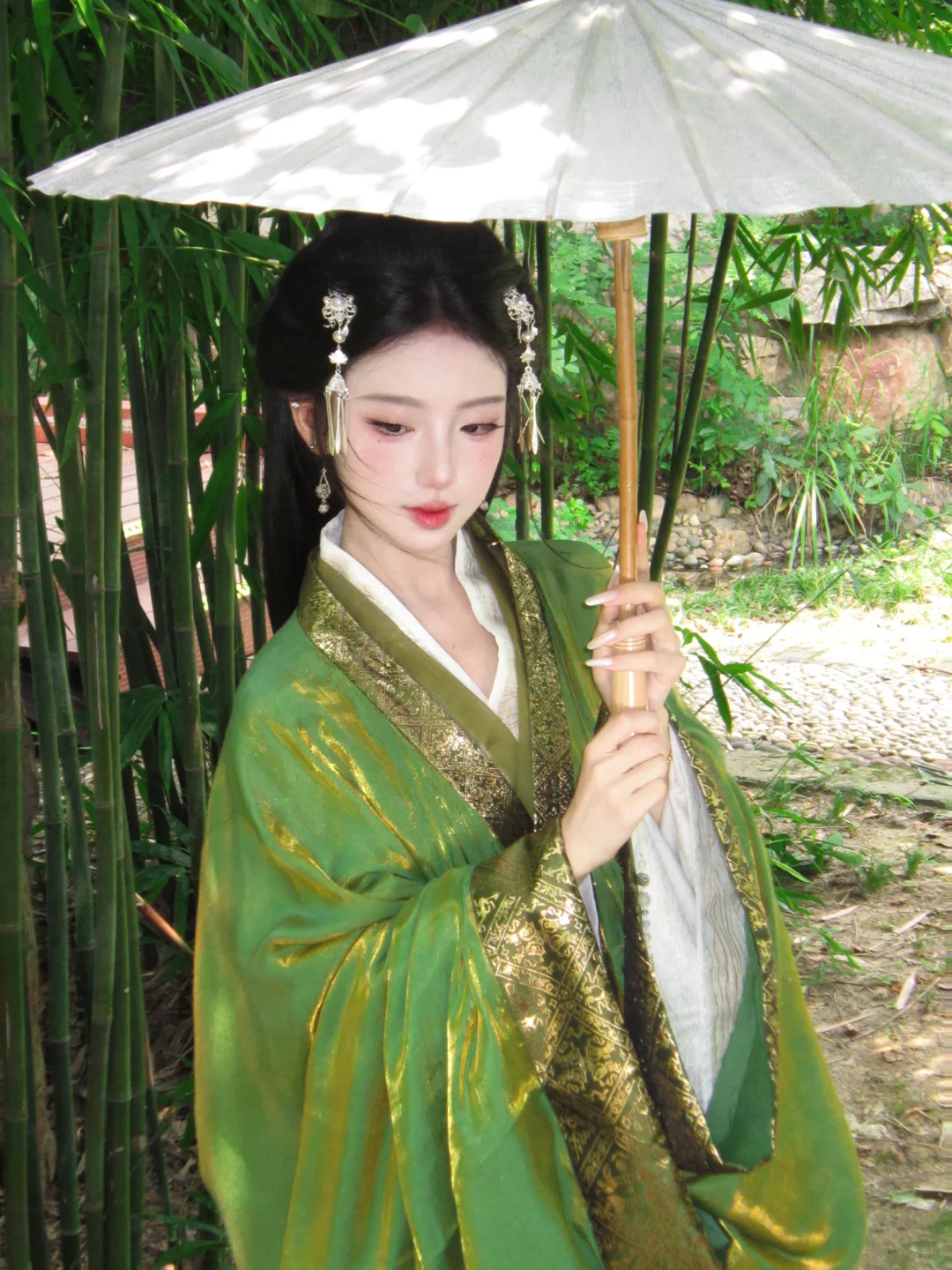 “1套战国袍=100张大片！绿色这套太显白了