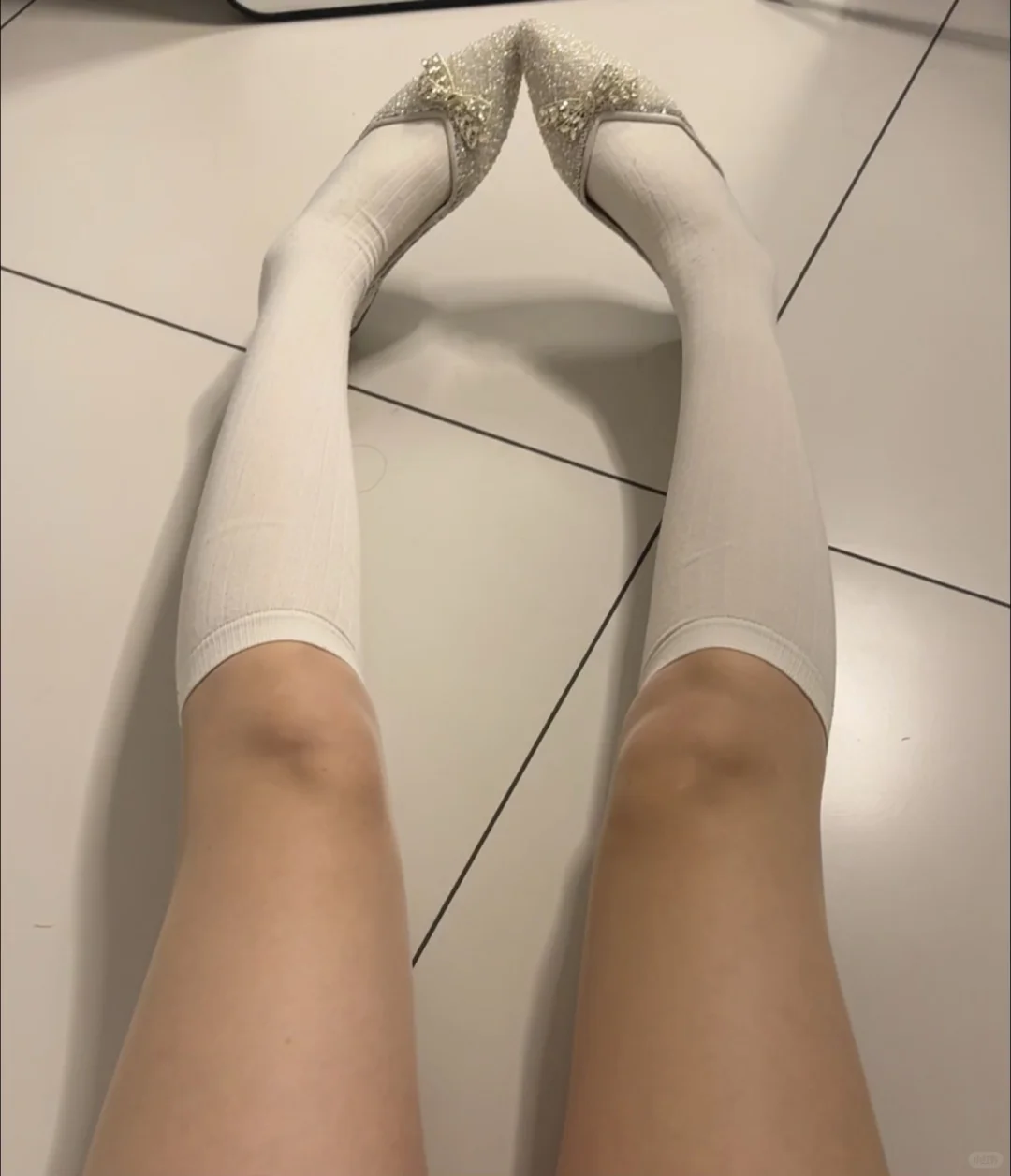 白袜子搭配平底鞋～