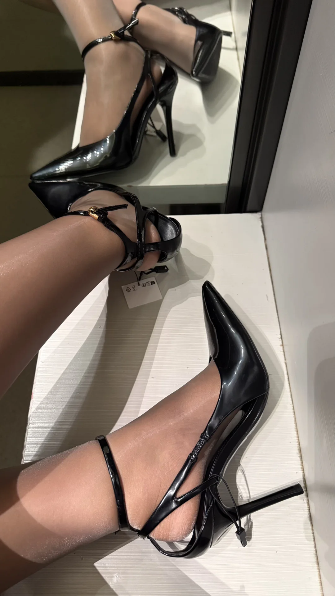 女人味十足的黑色高跟鞋