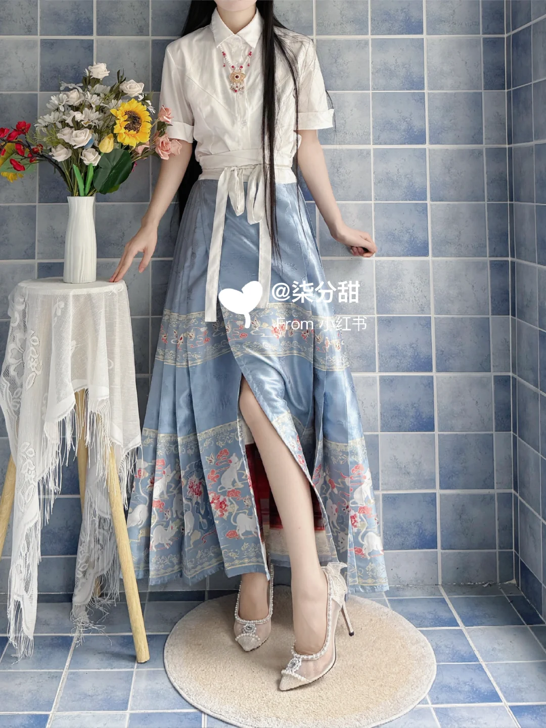 上班当然要穿马面裙匹配高跟鞋