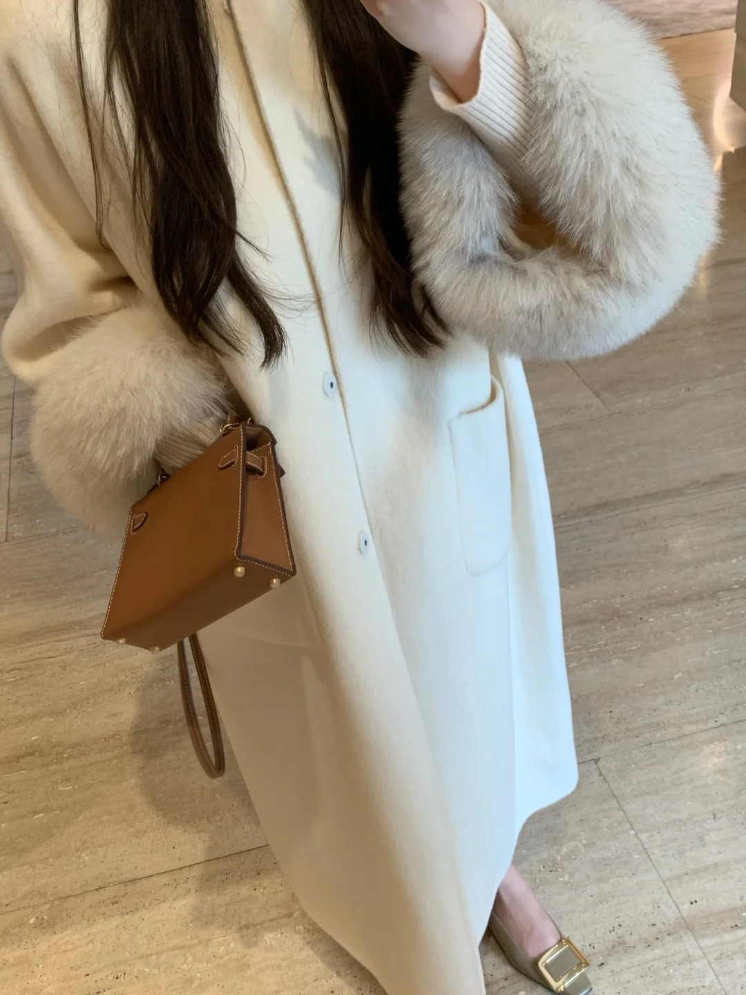 浅浅入冬的优雅女士