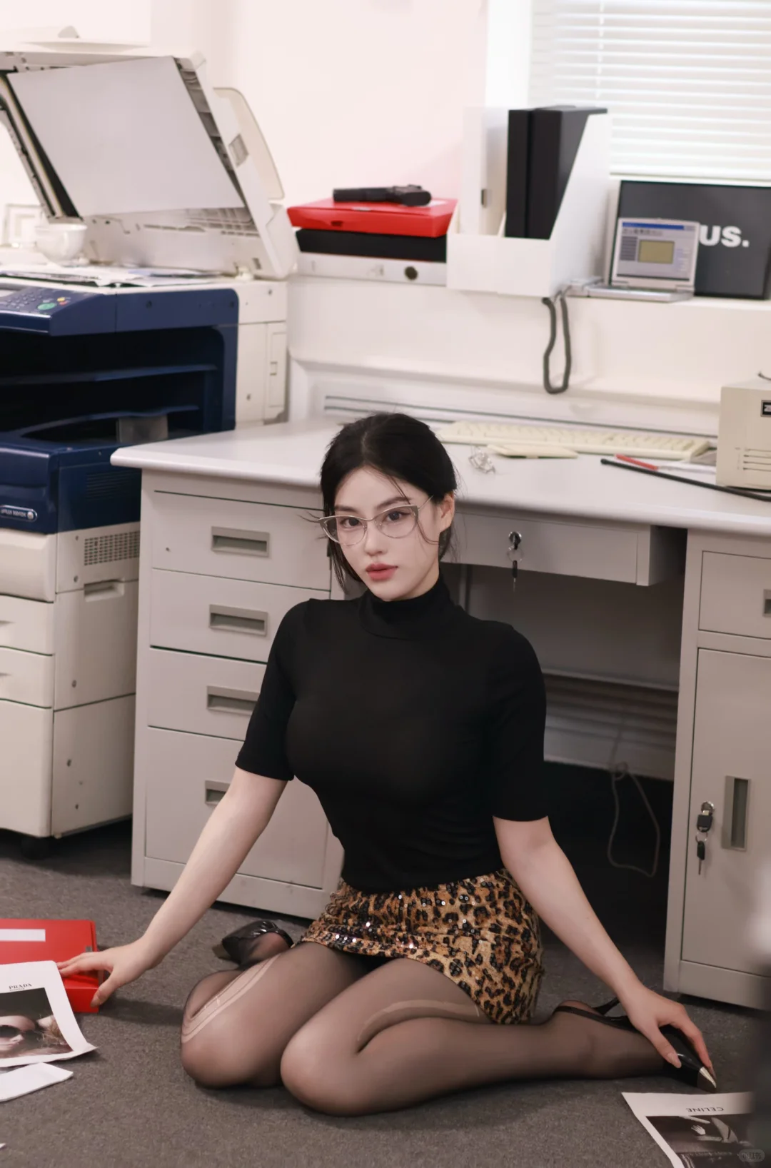 职场纯欲风写真 | 把办公室拍成时尚大片