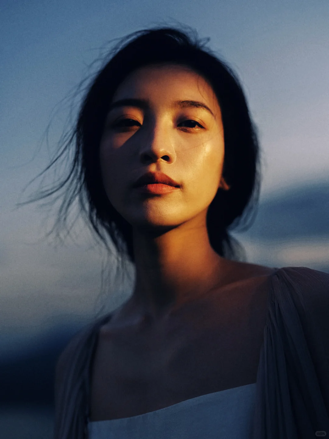 人们经世的凝望，使它积满了泪水