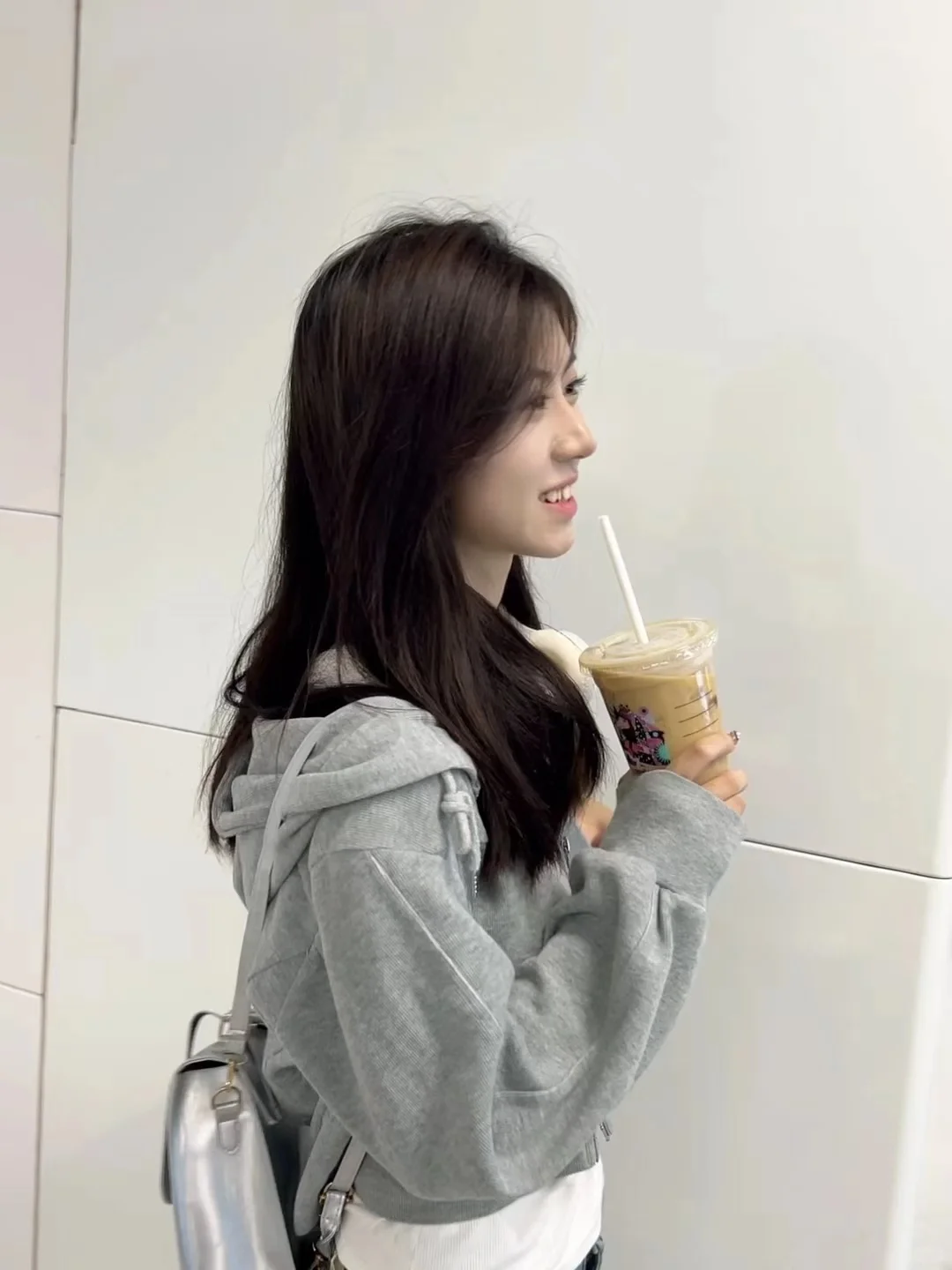 存一些韩系女生拍照姿势～