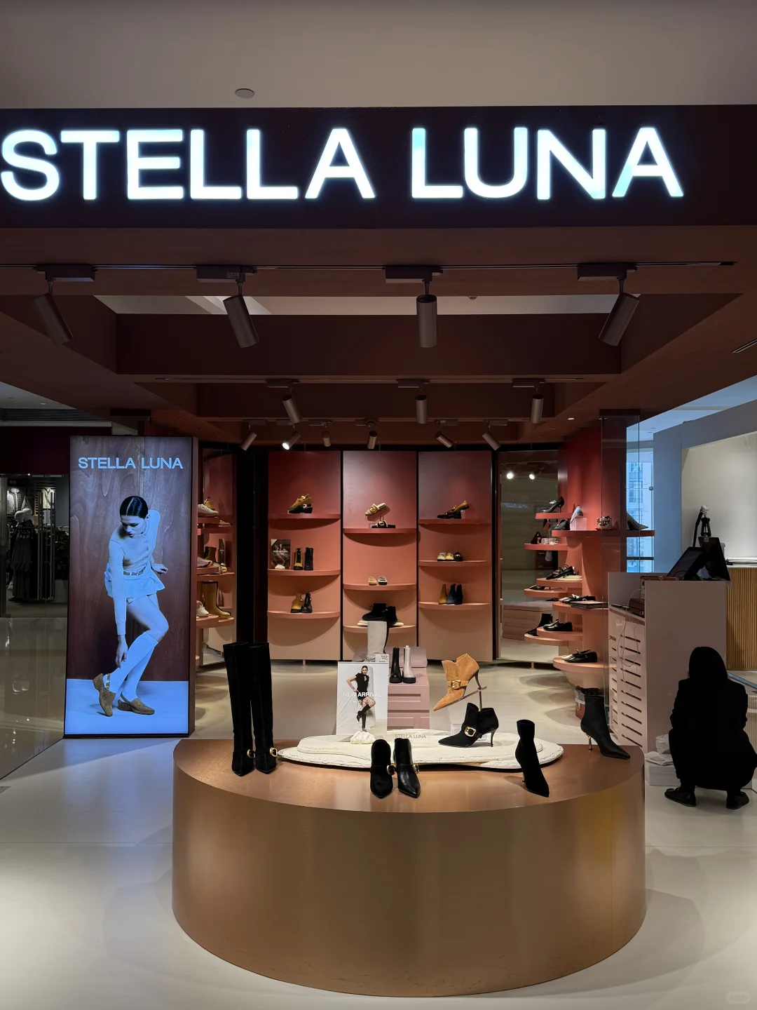 蜈蚣精又出门买鞋了.....👻