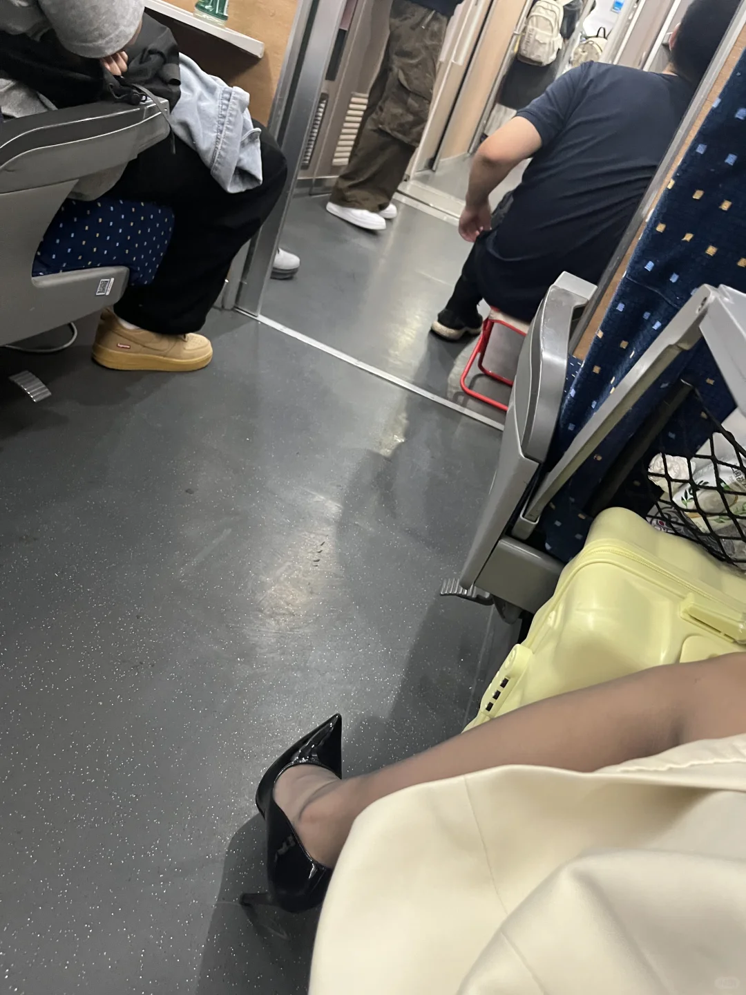 穿10cm高跟鞋出门如履平地的女人