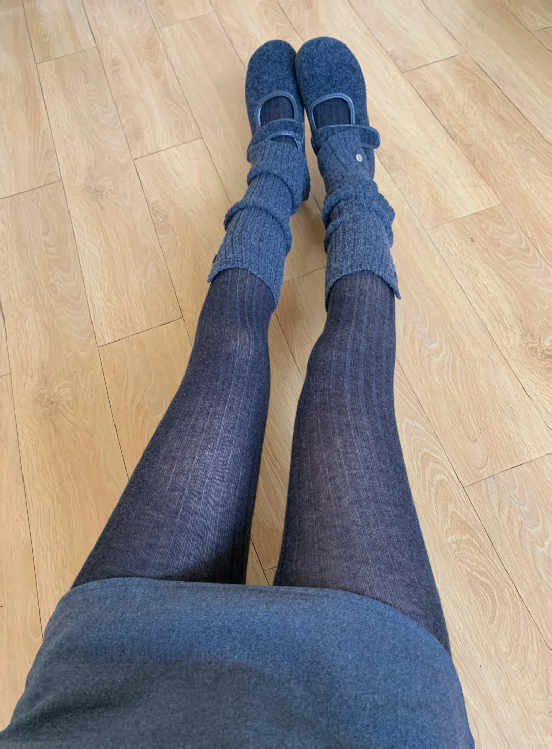 好喜欢这条微微透肉的打底裤啊！！