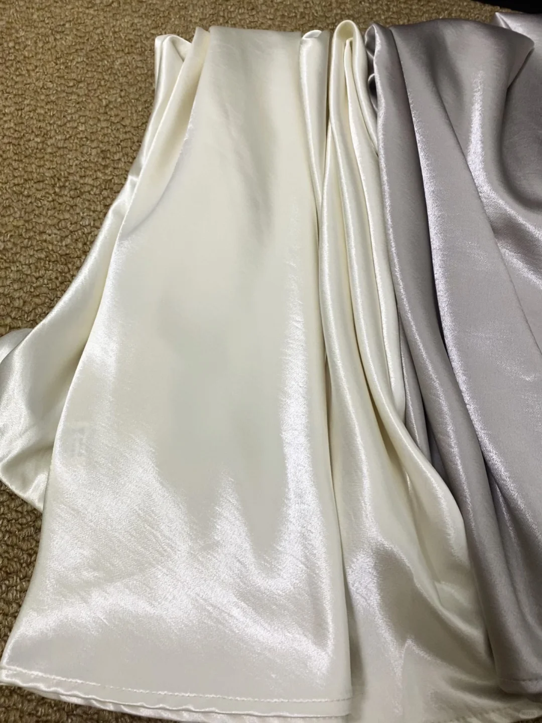 穿搭的尽头就是极简❗️这白月光感缎面裙绝了