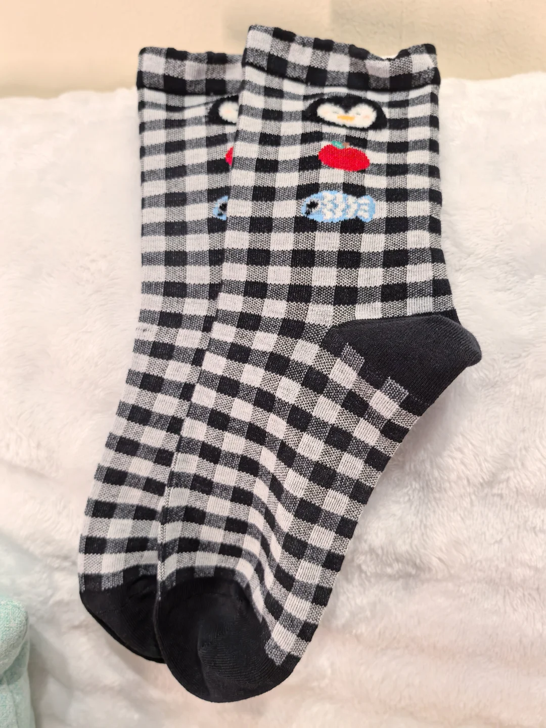 🖤💗谁能拒绝千鸟格+小樱桃甜酷袜子！