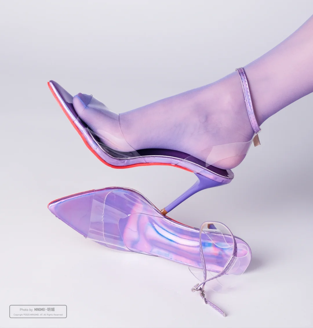 高跟鞋少不了一双紫色的👠